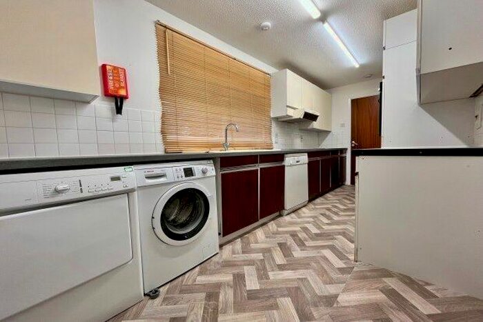 5 Bedroom Property To Rent In Edgeborough Way, Bromley, BR1