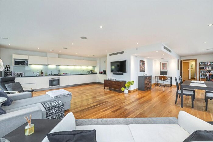 2 Bedroom Flat For Sale In Pond Street, Hampstead, NW3