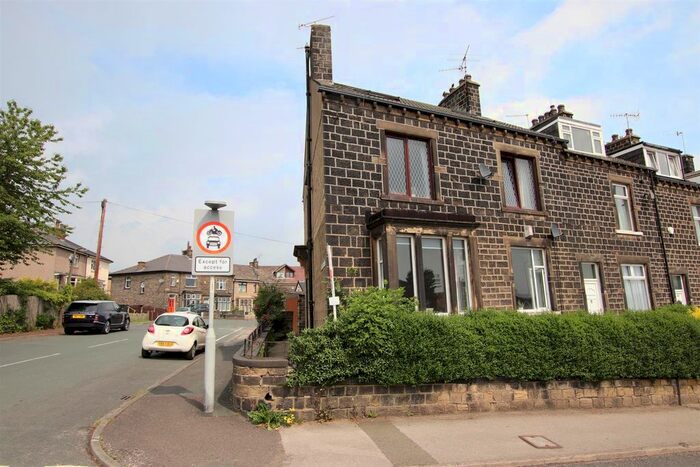 3 Bedroom Flat To Rent In Fourlands Road, Idle, Bradford BD10