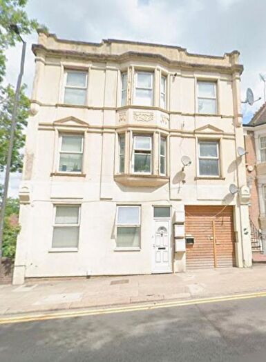 3 Bedroom Flat To Rent In Hillreach, London, SE18
