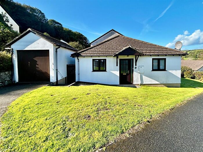 3 Bedroom Semi Detached Bungalow For Sale In Furry Way, Helston, TR13