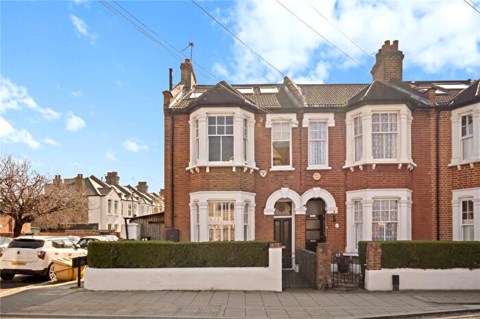 4 Bedroom End Of Terrace House For Sale In Hydethorpe Road, London, SW12