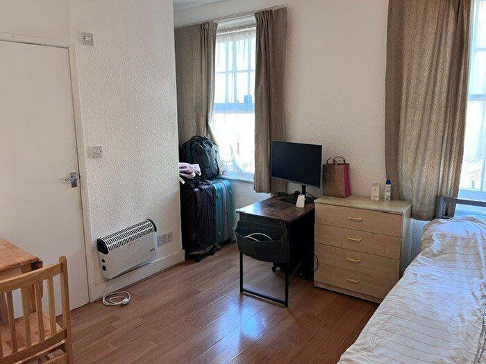 Studio To Rent In Star Road, West Kensington, W14