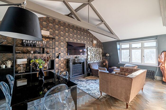 3 Bedroom Flat To Rent In Redcliffe Gardens, Chelsea, SW10