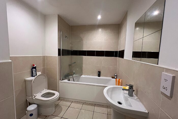 2 Bedroom Apartment For Sale In Thornton Road, Bradford, West Yorkshire, BD1