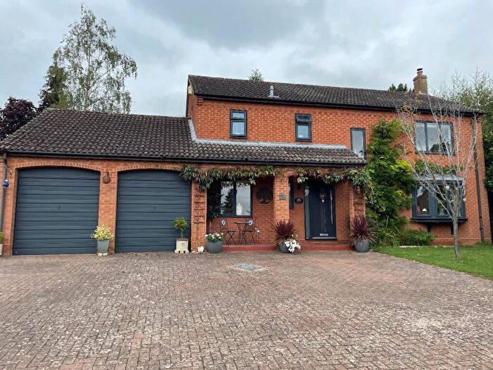 4 Bedroom Detached House For Sale In Orchard Rise, Olney, MK46