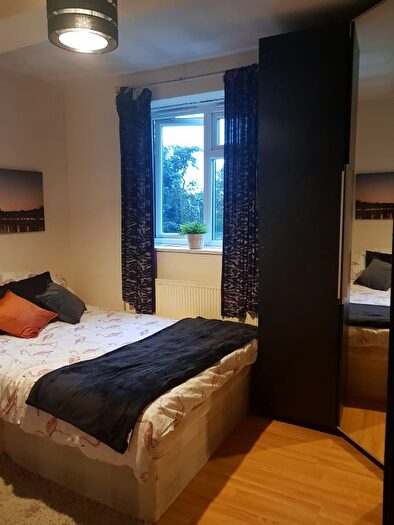 5 Bedroom Flat To Rent In Paragon Road, London, E9