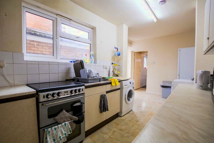 4 Bedroom House To Rent In Hubert Road, Birmingham, B29