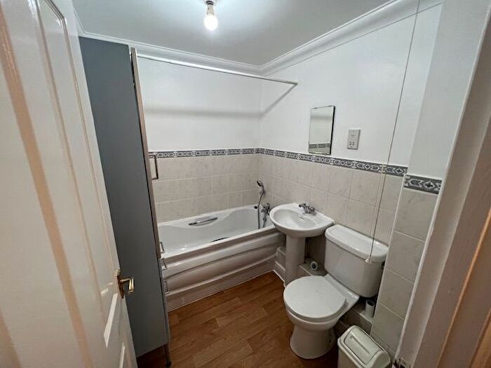 2 Bedroom Flat To Rent In Croxted Road, London, SE21