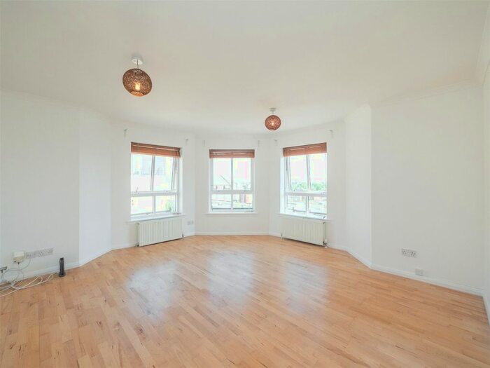 2 Bedroom Flat To Rent In Mcdonald Road, Edinburgh, EH7