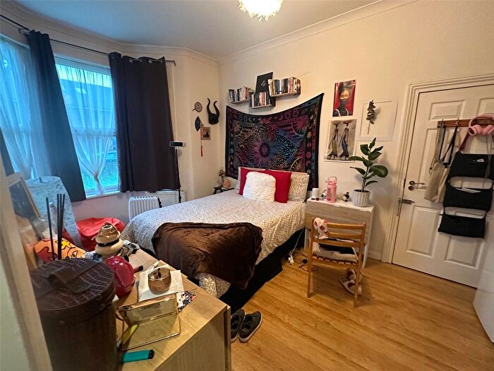 1 Bedroom Studio To Rent In Borthwick Road, Stratford, London, E15