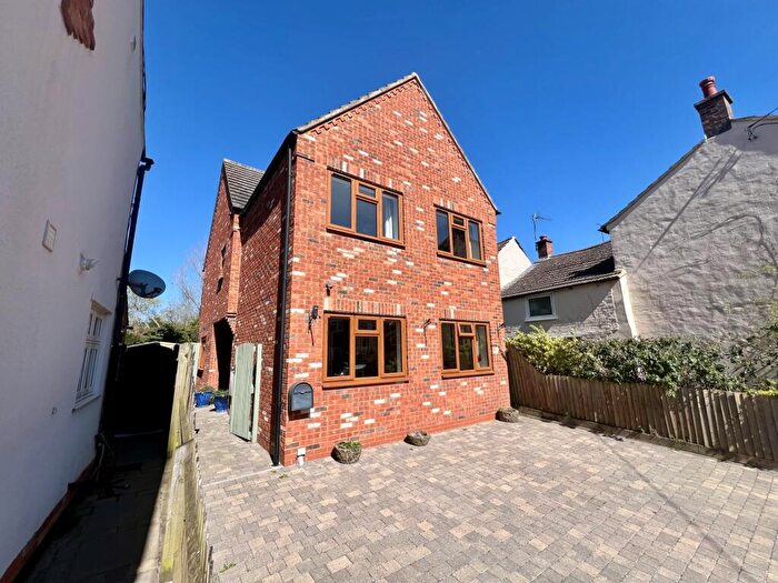 3 Bedroom Detached House For Sale In West Street, Weedon, NN7