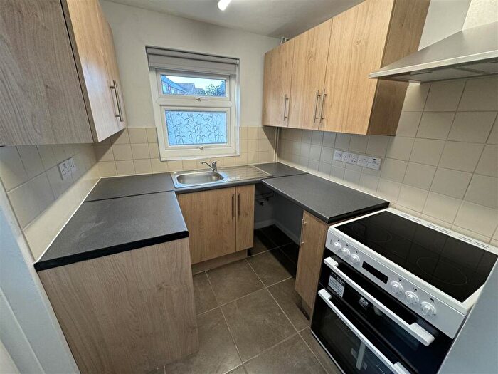 2 Bedroom Terraced House To Rent In Flaxmill Lane, Pinchbeck, PE11