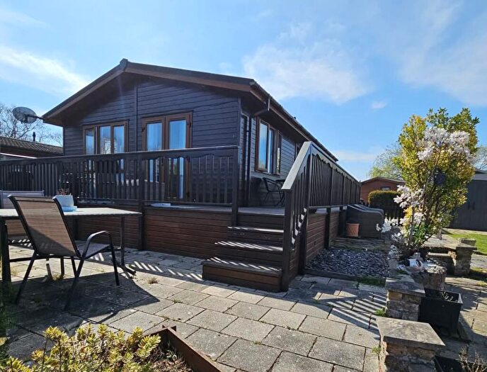 3 Bedroom Caravan For Sale In Flag Hill, Great Bentley, Colchester, CO7