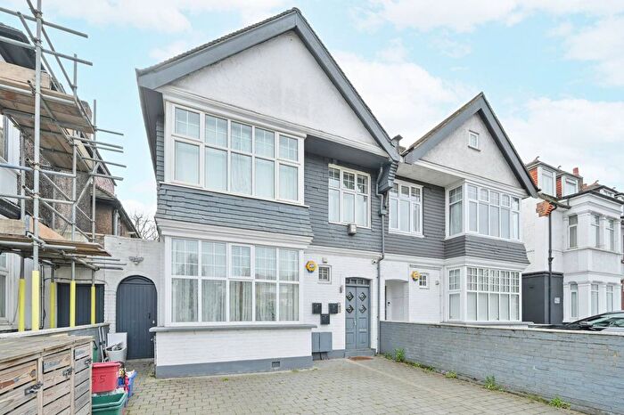 3 Bedroom Flat To Rent In Ellesmere Road, Chiswick, London, W4