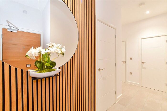 2 Bedroom Flat For Sale In Eagle Way, Great Warley, Brentwood, Essex, CM13