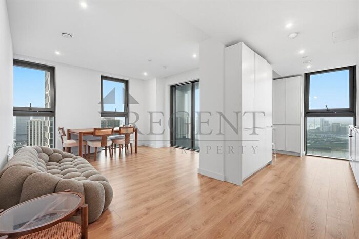 2 Bedroom Apartment To Rent In One Thames Quay, Marsh Wall, E14