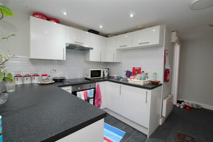 1 Bedroom Flat To Rent In Llantrisant Street, Cathays, Cardiff, CF24