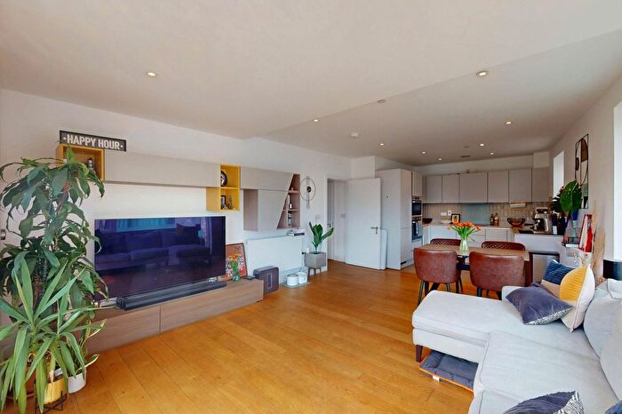 1 Bedroom Flat For Sale In Latimer Square, London, SE10
