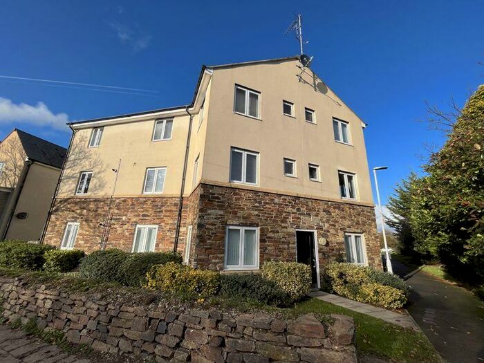 2 Bedroom Flat To Rent In Clittaford Road - Lovely Two Bedroom Flat With En Suite, PL6