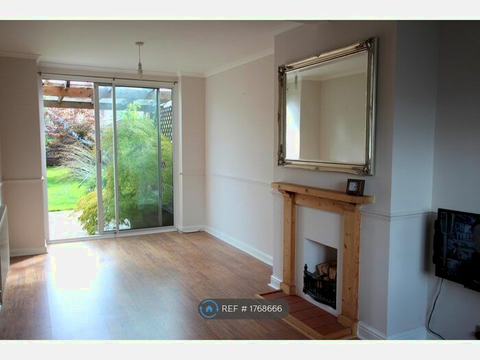 3 Bedroom Terraced House To Rent In Warren Drive South, Tolworth, KT5
