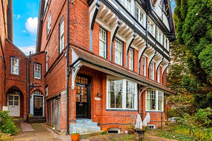 3 Bedroom Flat For Sale In Stoneygate Road, Leicester, LE2