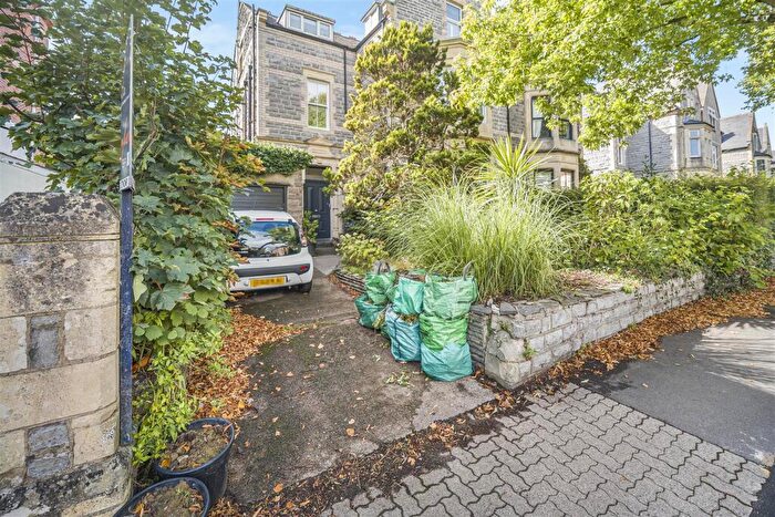 2 Bedroom Flat For Sale In Plymouth Road, Penarth, CF64