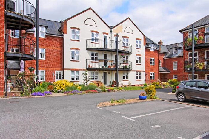 2 Bedroom Flat To Rent In St Edmunds Church Street, Salisbury, SP1