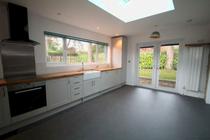 4 Bedroom Bungalow To Rent In Lazenby Drive, Wetherby, LS22
