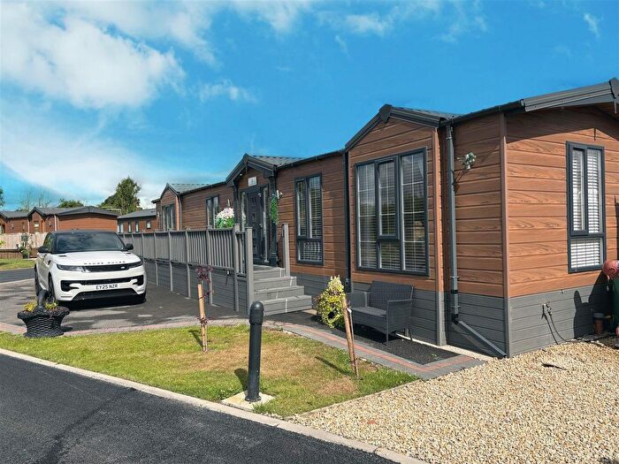 2 Bedroom Mobile/park Home For Sale In Oakwood Retreat Country Park, Back Road, Newton On Derwent, York, YO41
