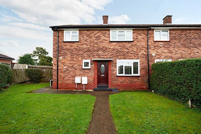 3 Bedroom Semi-Detached House To Rent In Slough, Berkshire, SL2