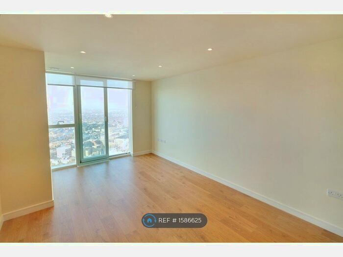 2 Bedroom Flat To Rent In Pinnacle Apartments, Croydon, CR0