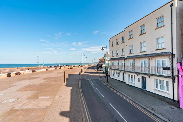 2 Bedroom Apartment For Sale In Central Parade, Herne Bay, CT6
