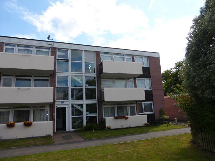 2 Bedroom Flat To Rent In Romsey, Hampshire, SO51
