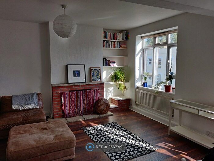 2 Bedroom Flat To Rent In Powerscroft Rd, London, E5
