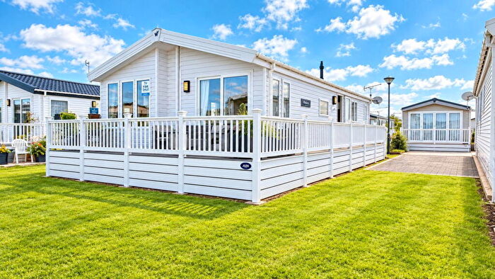 2 Bedroom Mobile Home For Sale In Faversham Road, Seasalter, Whitstable, CT5