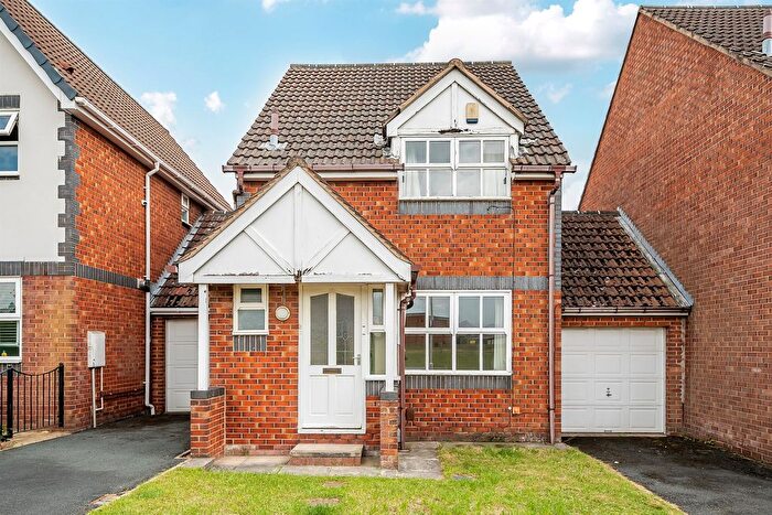 3 Bedroom Link Detached House For Sale In Scarborough Lane, Tingley, Wakefield, WF3