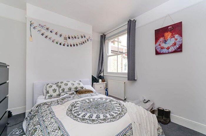 3 Bedroom Flat To Rent In Tamworth Street, West Brompton, London, SW6