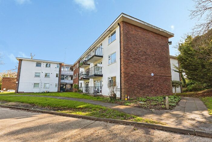 2 Bedroom Flat For Sale In Copperdale Close, Earley, Reading, RG6