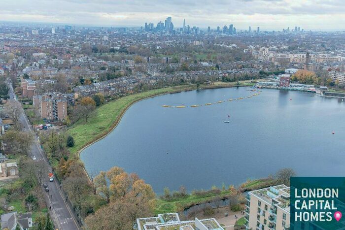 3 Bedroom Apartment To Rent In Skyline Apartments, Devan Grove, Woodberry Down, London, N4
