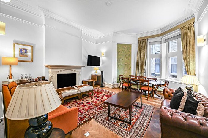 3 Bedroom Flat For Sale In Bedford Court Mansions, Bloomsbury, London, WC1B