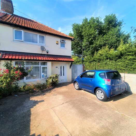 3 Bedroom Semi-Detached House To Rent In Warrington Avenue, Slough, SL1