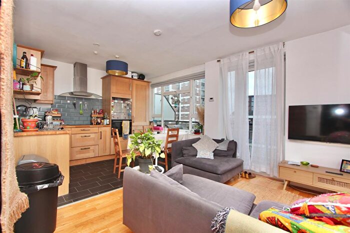 4 Bedroom Flat To Rent In Foulden Road, London, N16