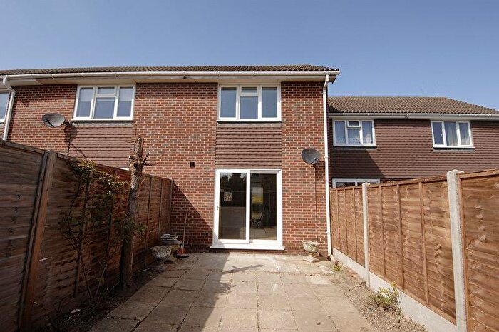 1 Bedroom Terraced House To Rent In Somerset Close, Hersham, KT12