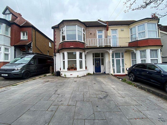 1 Bedroom Flat To Rent In Ailsa Road, Westcliff : Online Enquiries Only, SS0