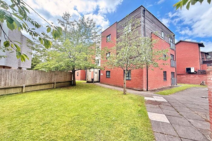 2 Bedroom Apartment To Rent In Georgia Avenue, Didsbury Point, M20