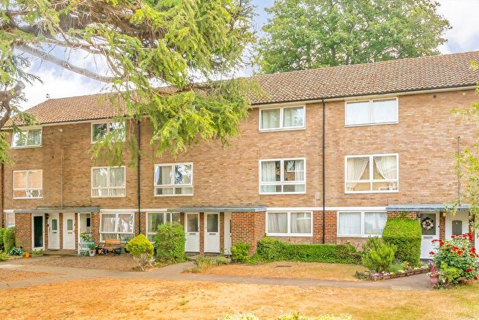 2 Bedroom Maisonette For Sale In Maple Road, Surbiton, KT6