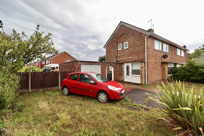 3 Bedroom Semi-Detached House For Sale In Matlock Drive, North Hykeham, LN6