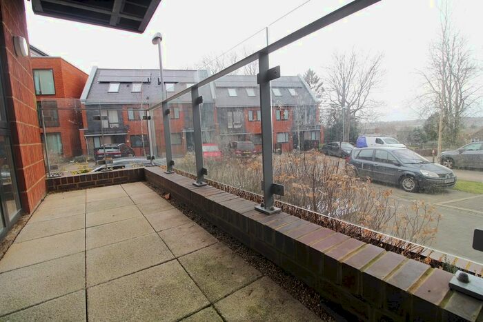 2 Bedroom Flat To Rent In Alleyne Close, Reading, RG1