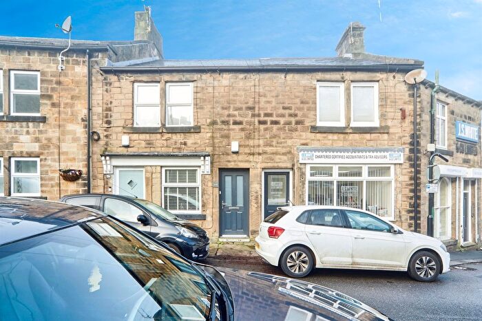 2 Bedroom Maisonette For Sale In Sandy Way, Yeadon, Leeds, LS19